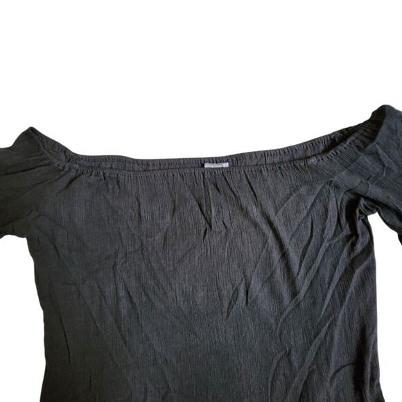 EARTHBOUND TRADING Co. Black Textured Off The Shoulder Bell Sleeve Top sz M - Picture 4 of 11
